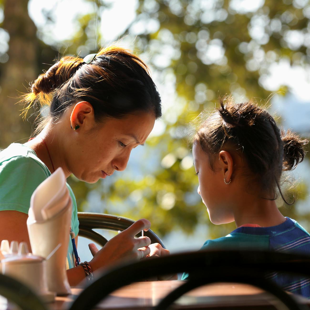 Communication Strategies in Surrogacy Relationships.