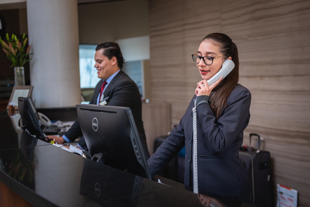 Applying Customer Service Knowledge