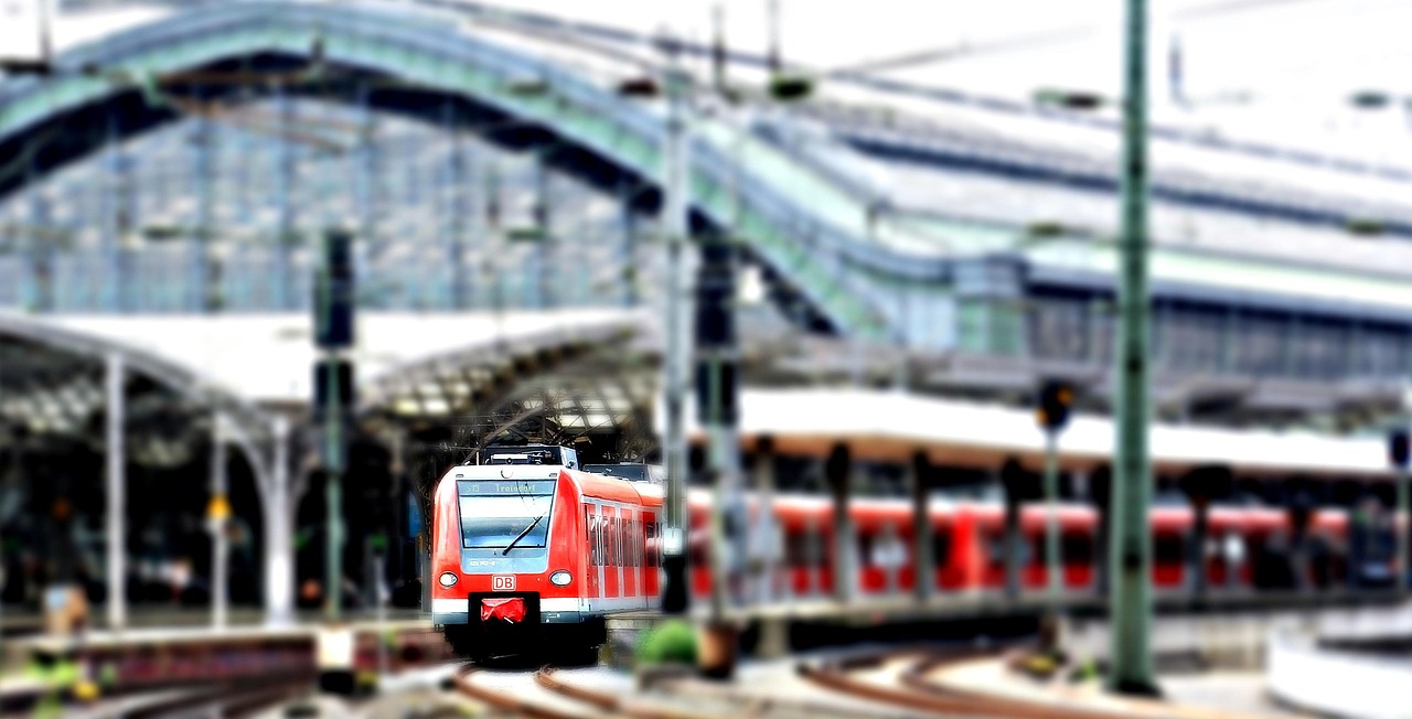 Maintaining cleanliness and order in train station retail areas