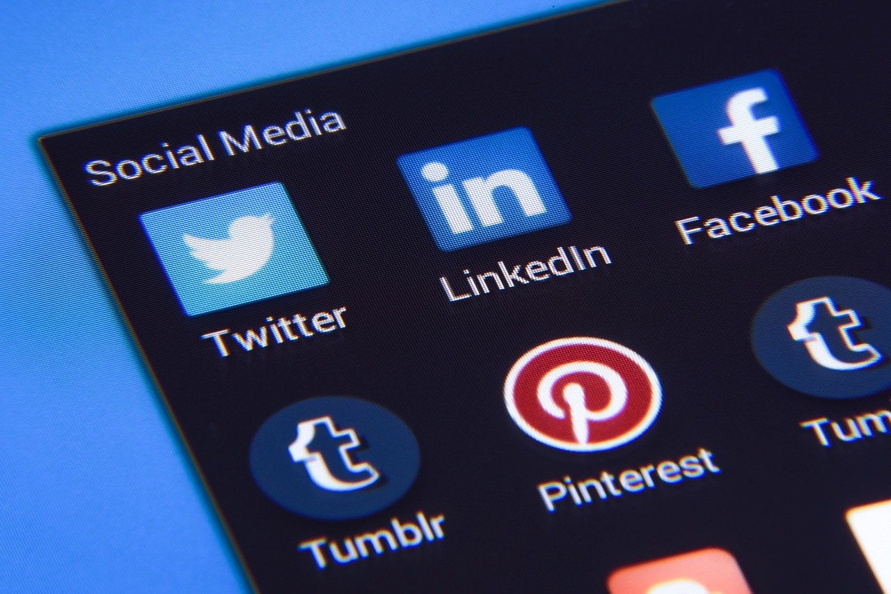 Using Social Media and Digital Tools for Environmental Advocacy