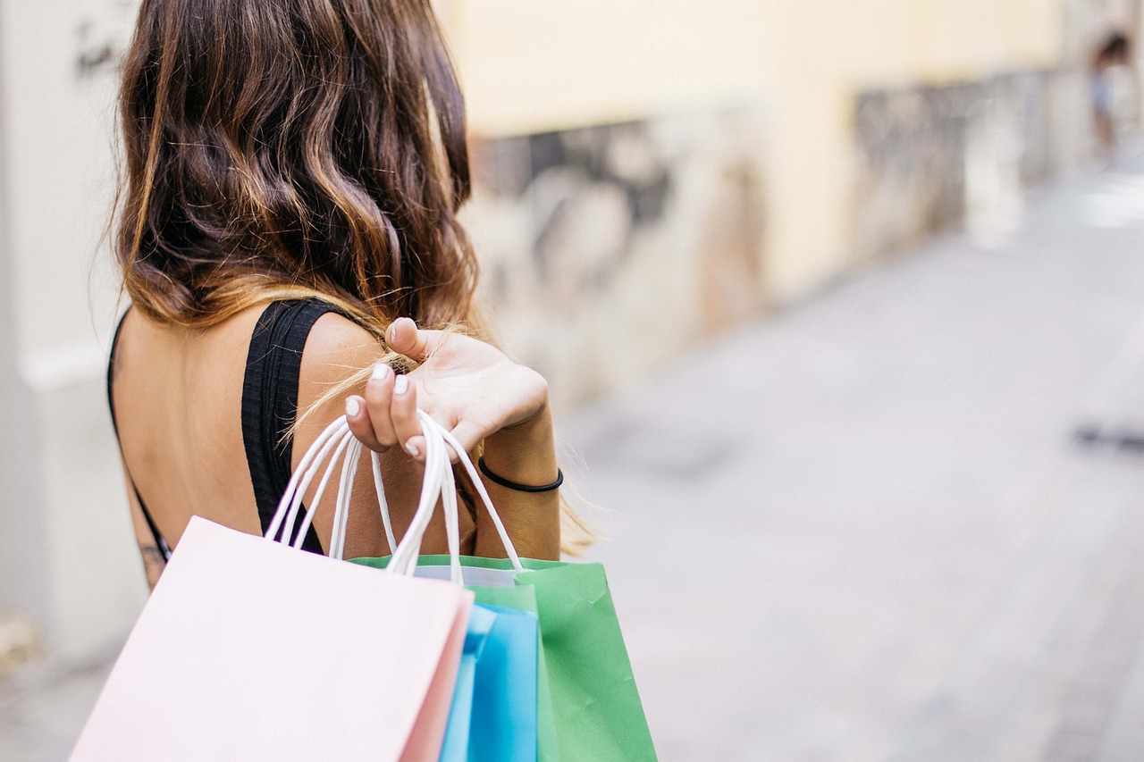 Sustainable Fashion through AI  